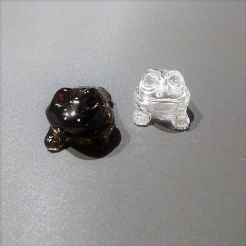 三脚蟾蜍 三本脚のカエル(天然水晶・茶水晶)