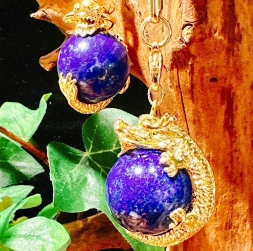 ラピスラズリに巻き付く金龍